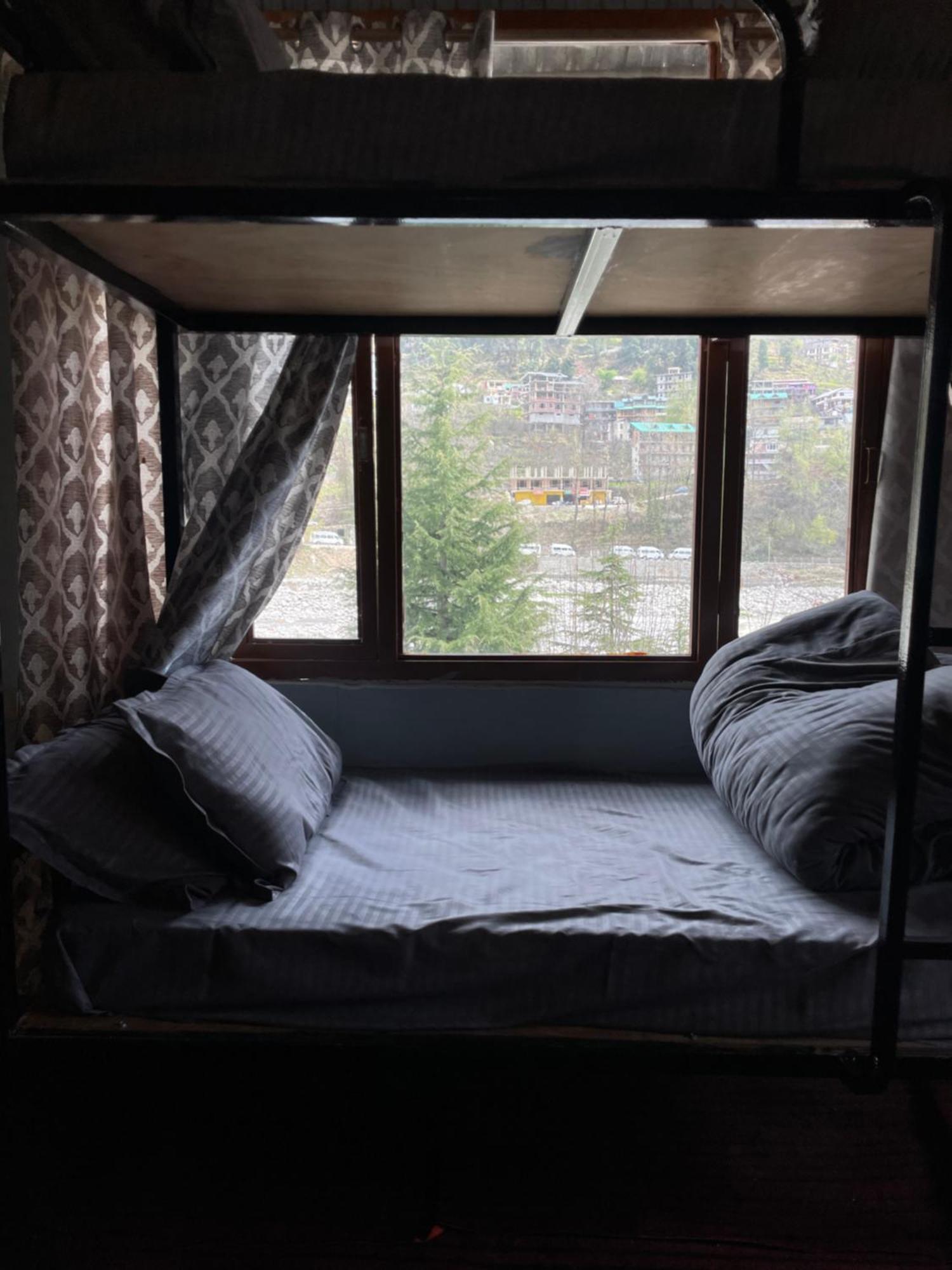 Mountrush Adventures Hostel Manali (Himachal Pradesh)