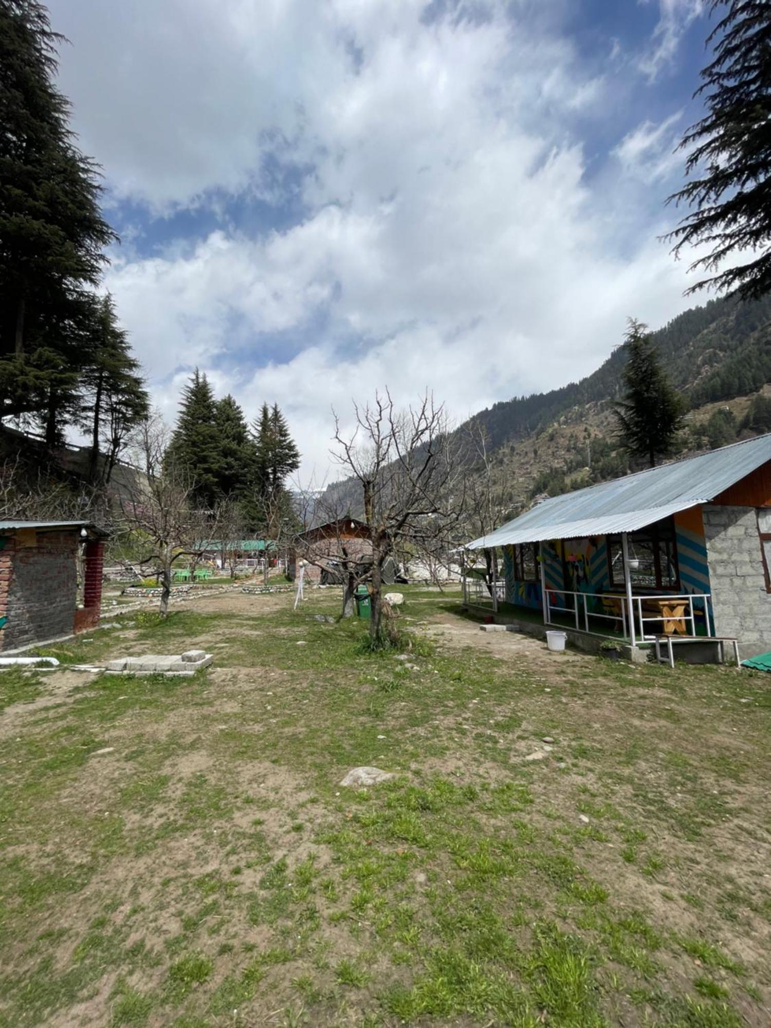 Mountrush Adventures Hostel Manali (Himachal Pradesh)